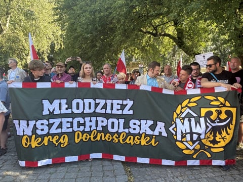 Marsz pamięci ofiar rzezi wołyńskiej. Przez Wrocław przeszło około 1000 osób - 0