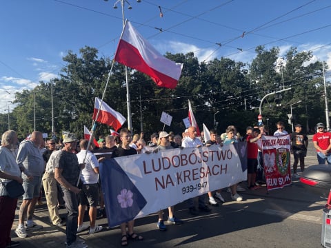 Marsz pamięci ofiar rzezi wołyńskiej. Przez Wrocław przeszło około 1000 osób - 2
