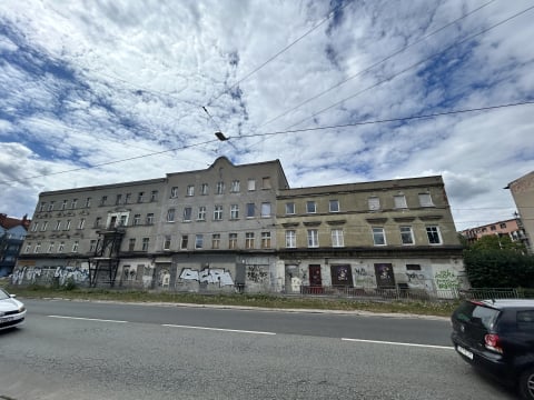 Stare i zniszczone kamienice wkrótce znikną z Księża Małego. W ich miejscu powstanie nowy budynek TBS - 4