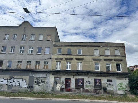 Stare i zniszczone kamienice wkrótce znikną z Księża Małego. W ich miejscu powstanie nowy budynek TBS - 6
