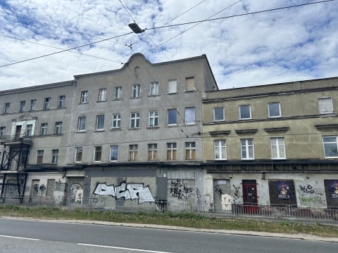 Stare i zniszczone kamienice wkrótce znikną z Księża Małego. W ich miejscu powstanie nowy budynek TBS - 8