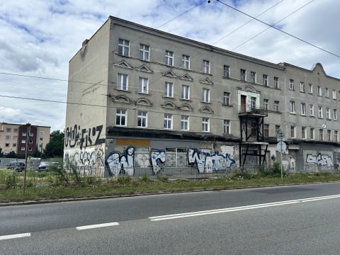Stare i zniszczone kamienice wkrótce znikną z Księża Małego. W ich miejscu powstanie nowy budynek TBS - 9