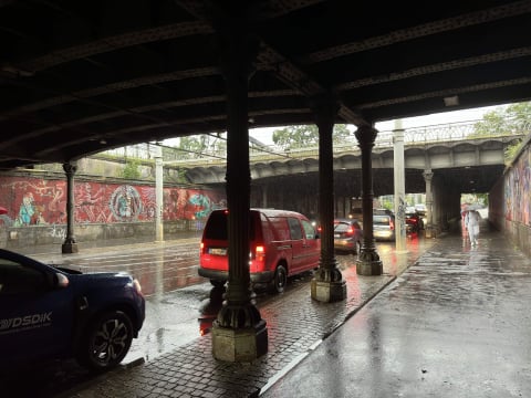 Ulewa nad Wrocławiem paraliżuje ruch w mieście. Zalane drogi i torowiska, skrócone i zmienione trasy [AKTUALIZACJA] - 6
