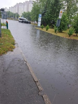 Ulewa nad Wrocławiem paraliżuje ruch w mieście. Zalane drogi i torowiska, skrócone i zmienione trasy [AKTUALIZACJA] - 15