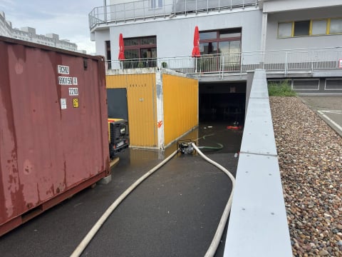 Ulewa nad Wrocławiem paraliżuje ruch w mieście. Zalane drogi i torowiska, skrócone i zmienione trasy [AKTUALIZACJA] - 19