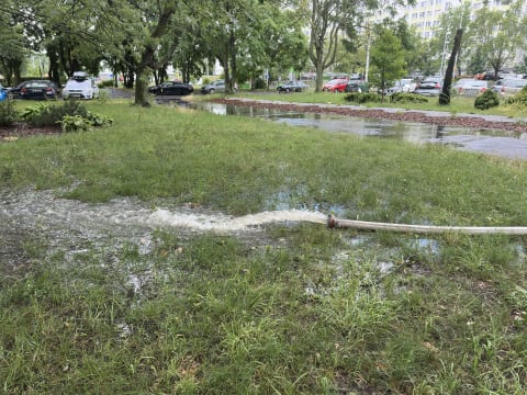 Ulewa nad Wrocławiem paraliżuje ruch w mieście. Zalane drogi i torowiska, skrócone i zmienione trasy [AKTUALIZACJA] - 20