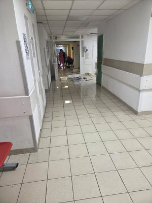 Awaria prądu na OIOM-ie w Jeleniej Górze po nawałnicy. "Woda lała się przez szachty" - 2