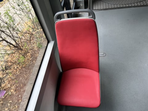 Skórzane fotele w tramwajach MPK? To pasażerowie zdecydują, czy zostaną na stałe - 0