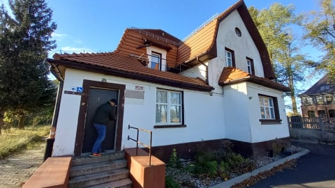 Budynek dawnej izby wytrzeźwień nie zostanie ośrodkiem dla dzieci. Fundacja wycofuje się z inwestycji - 11