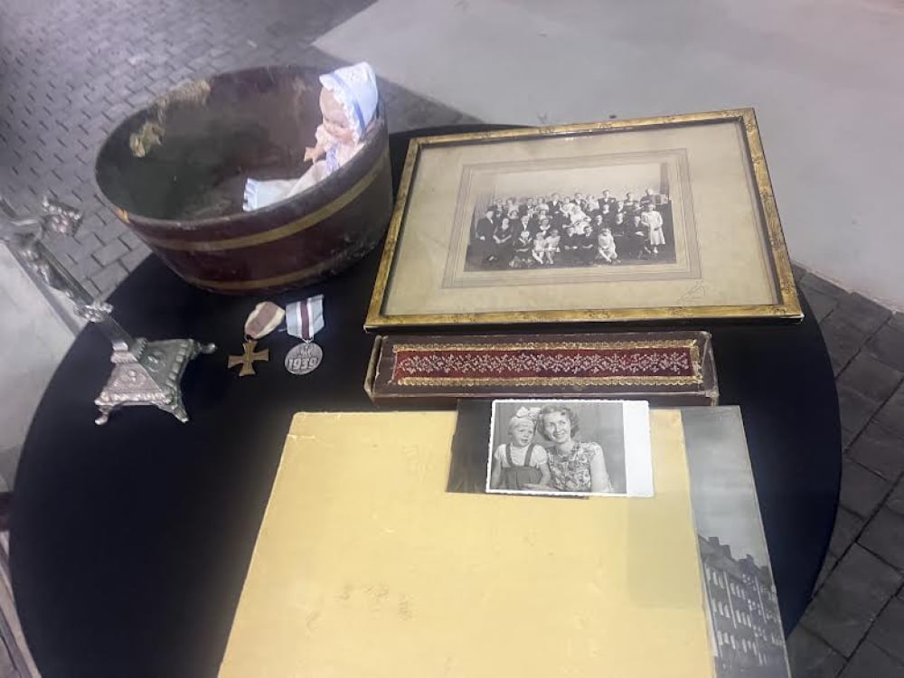 Wałbrzyszanie mogą współtworzyć wystawę w muzeum. Ich zdjęcia stworzą wyjątkową instalację – Muzeum szuka zdjęć dawnych wałbrzyszan. Powstanie z nich niezwykłe metalowe drzewo.
