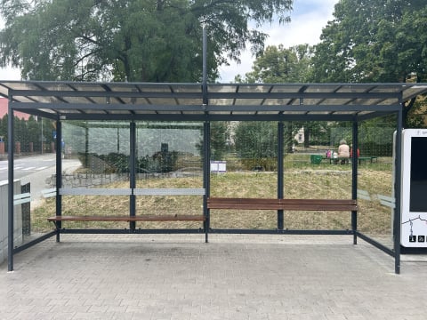 Milion ptaków rocznie ginie od uderzeń w szklane wiaty. Gmina Sobótka ma pomysł jak rozwiązać ten problem - 6