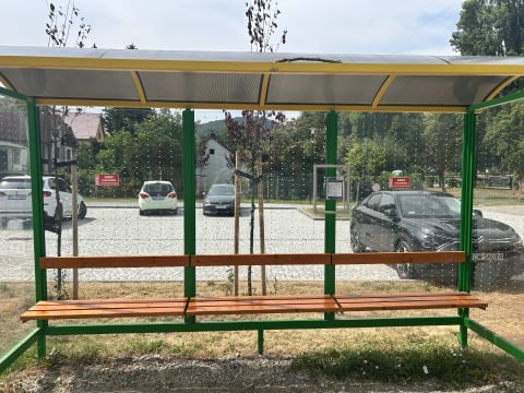 Milion ptaków rocznie ginie od uderzeń w szklane wiaty. Gmina Sobótka ma pomysł jak rozwiązać ten problem - 4
