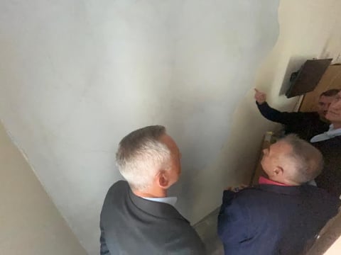 Popękane ściany i wilgoć w jednej z wałbrzyskich kamienic. Jest deklaracja wiceprezdyenta po interwencji Radia Wrocław - 1
