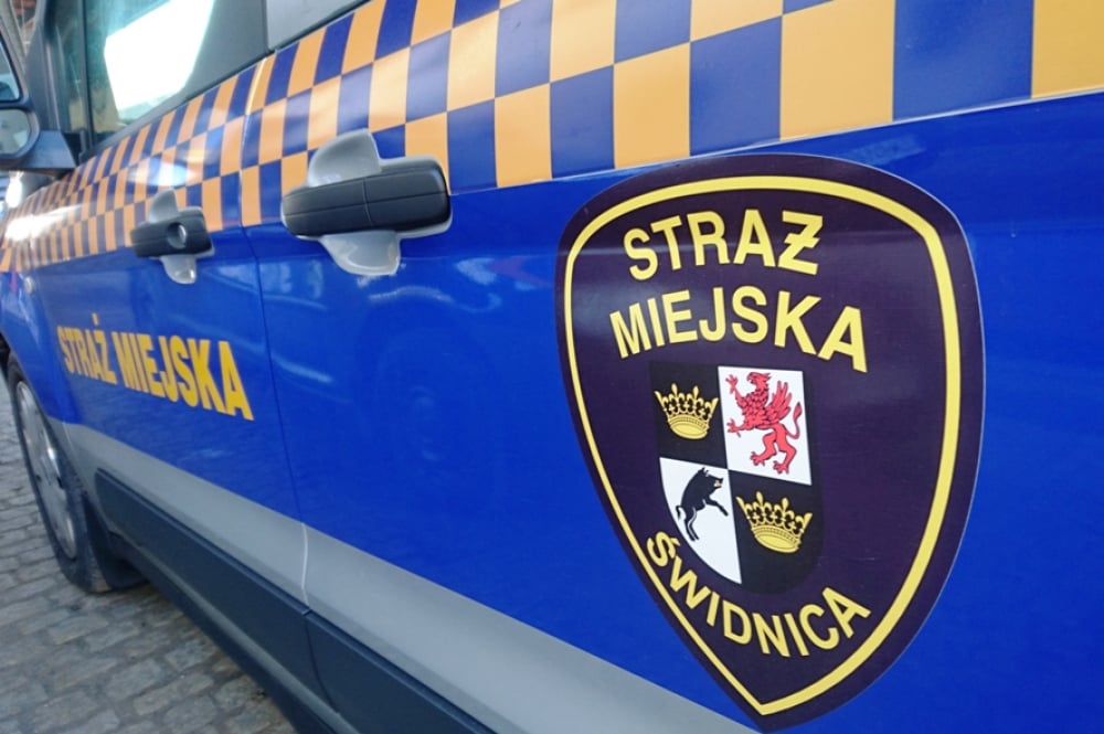 Był pod wpływem alkoholu, a sąd umorzył postępowanie. Świdnicka prokuratura domaga się prawidłowego wyroku - Strażnik Miejski został zawieszony