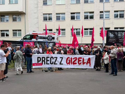 Pikieta pod szpitalem na wrocławskim Brochowie. Uczestnicy protestują przeciwko zatrudnieniu znanej lekarki - 6
