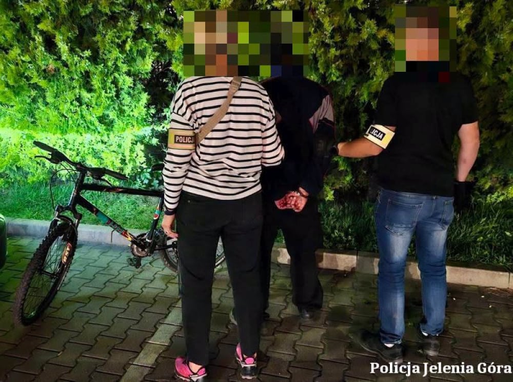 Zatrzymano 34-latka który miał "podrzucić" niewybuchy pod jeleniogórską galerię. Drugi jest poszukiwany