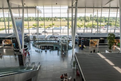Ewakuacja na wrocławskim lotnisku. Pirotechnicy sprawdzili bagaż zostawiony przy terminalu