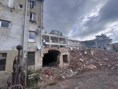 Samowolka czy błąd konstrukcyjny? Nadz&oacute;r budowlany wszedł do wyburzanej fabryki