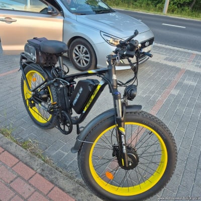 Wyprzedził policjant&oacute;w na podw&oacute;jnej ciągłej. Jechał... rowerem