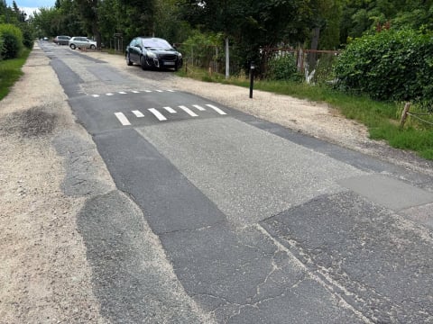 Najpierw progi zwalniające, później nowa nawierzchnia? Ul. Smętna wciąż czeka na remont - 4