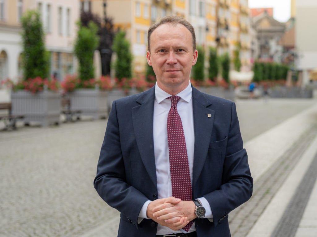 Podwyżka dla prezydenta Legnicy. Teraz Maciej Kupaj będzie zarabiał ponad 20 tysięcy miesięcznie - Prezydent Legnicy z podwyżką wynagrodzenia.