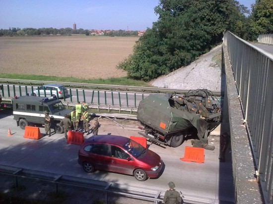 Granaty wysypały się na autostradę - 0