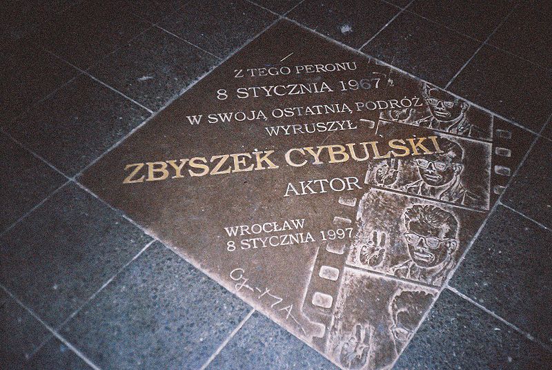 Pamięci Zbyszka Cybulskiego - Fot. Walasek94/Wikipedia