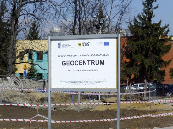 Wiecha na budynku Geocentrum - 36