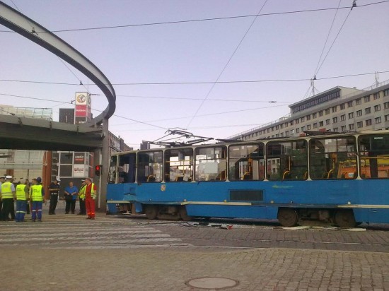 Wypadek autobusu z tramwajem - Fot. Krzysztof Horwat