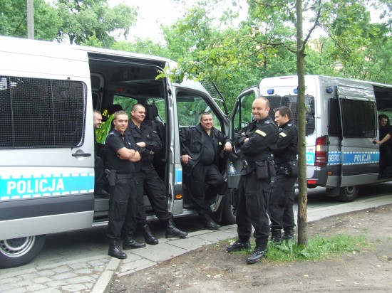 Policjanci w akademikach (Zobacz) - 1
