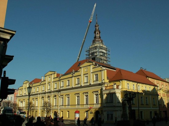 Wieża ratuszowa w Świdnicy jak nowa - fot. Wikipedia