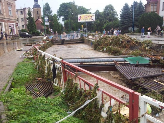 Odbudują zniszczony most w Uboczu - fot. prw.pl
