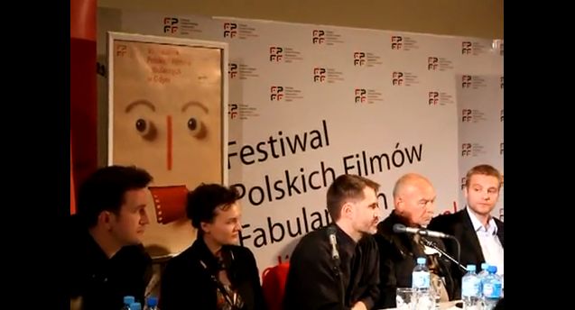 Wrocławski film nagrodzony na festiwalu w Gdyni - Ekipa filmu "Erratum", przy mikrofonie Marek Lechki (Kadr z wideo z YouTube)