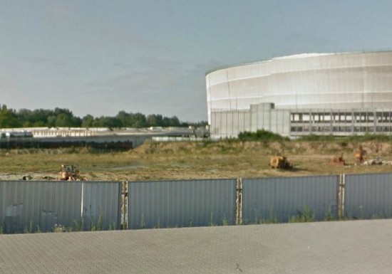 Kto kupi dziurę przy stadionie? - fot. Google Maps