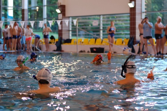 Podwodny hokej w Trzebnicy – fot. Karol Czapski