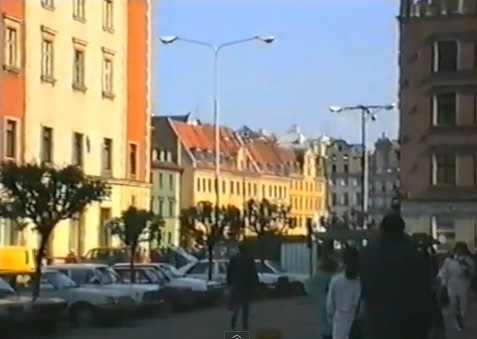 Parkowali auta w Rynku (Zobacz filmy) - Kadr z filmu Ryszarda Bielawskiego