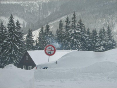 Śnieg zasypał południe Dolnego Śląska (Zobacz)