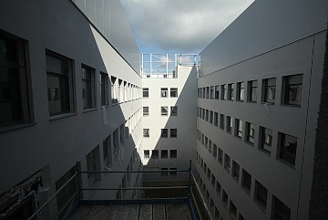 Stan surowy zamknięty w szpitalu - 9