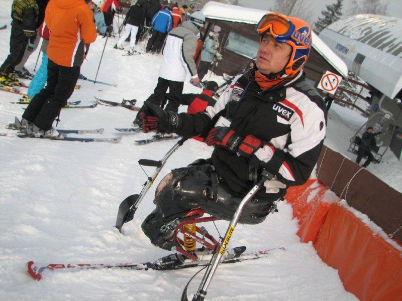 Niepełnosprawni z całego regionu uczą się jazdy na nartach - Jarosław Rola (Fot. Piotr Słowiński)
