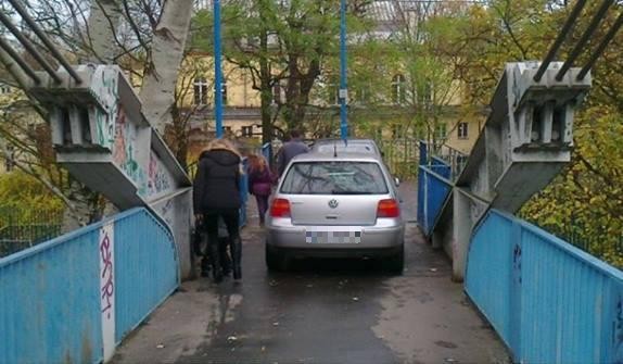 Zaparkowali na kładce. Mistrzowie - fot. Facebook Rowerowy Wrocław