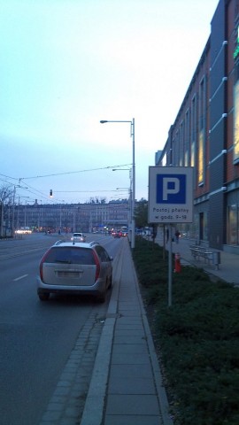 Dziki parking na... jezdni (ZOBACZ) - 0