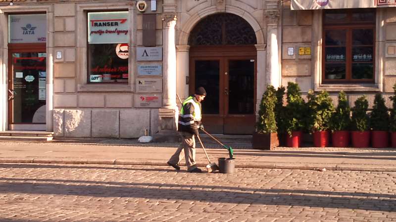 Wielkie sprzątanie po sylwestrze - 0