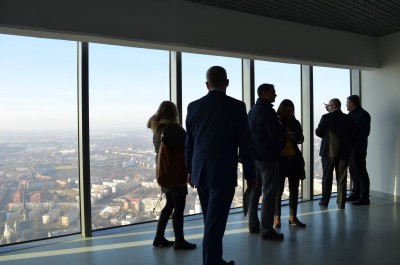W 50 sekund na szczyt Sky Tower