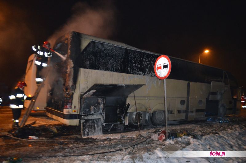 Pożar autobusu na krajowej "ósemce" - fot. Doba.pl