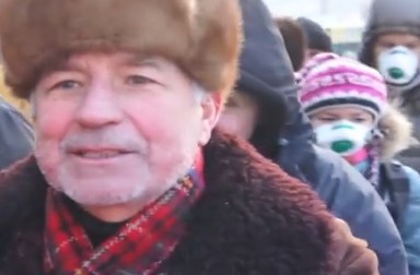 Pozdrowił kuzyna. Kuzyn się znalazł - fot. YT