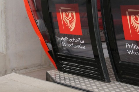 Dźwig uszkodził kolejkę Politechniki - 2