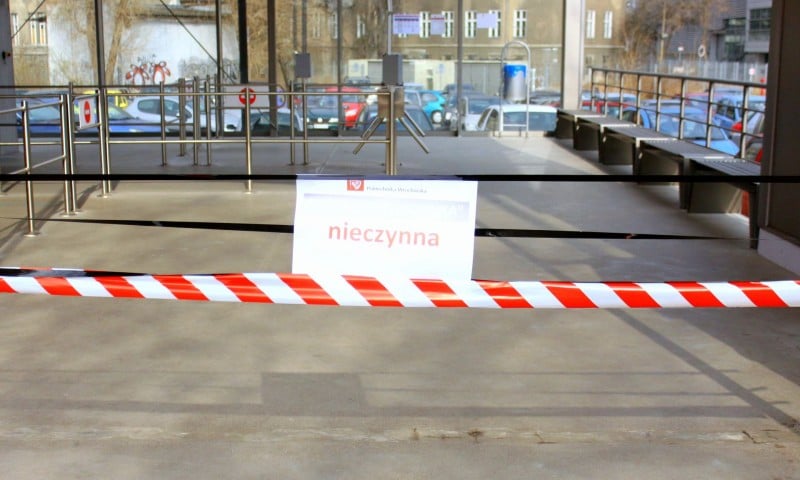 Dźwig uszkodził kolejkę Politechniki - 3
