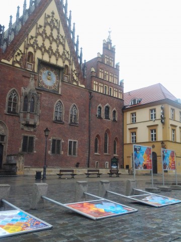 Wiatr poprzewracał tablice w Rynku - 2