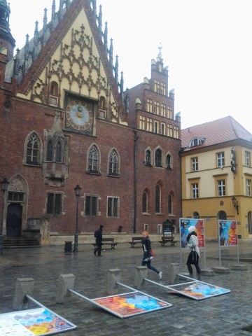Wiatr poprzewracał tablice w Rynku - 3