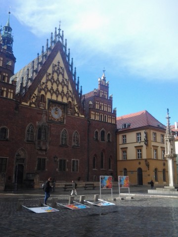 Wiatr poprzewracał tablice w Rynku - 4